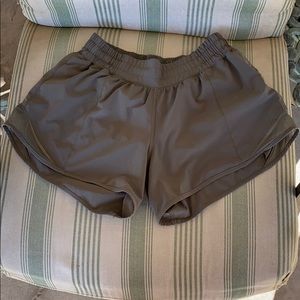 Lululemon RARE color. Hotty hot 6 Tall